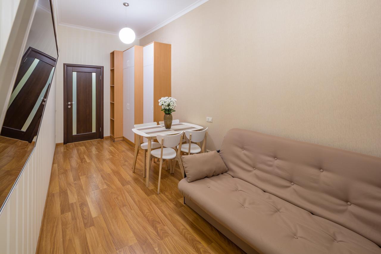 Apartment On Svobody Avenue 25 ลวีฟ ภายนอก รูปภาพ