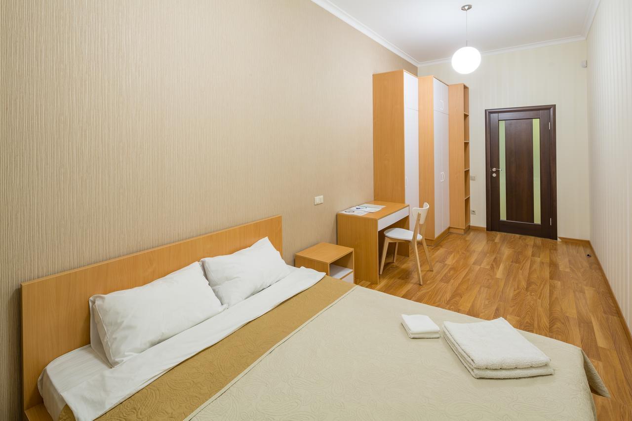 Apartment On Svobody Avenue 25 ลวีฟ ภายนอก รูปภาพ